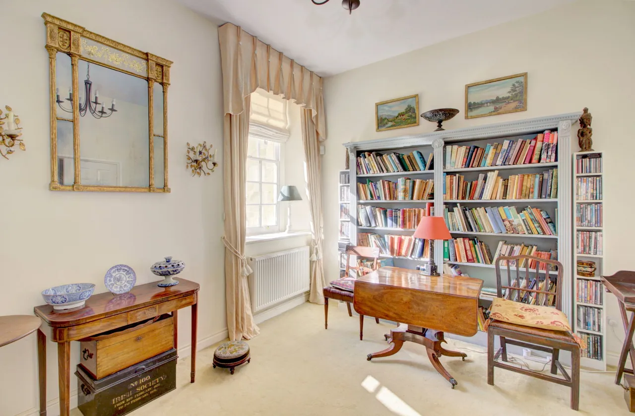 Thurnham Court, Devizes, SN10, photo 5
