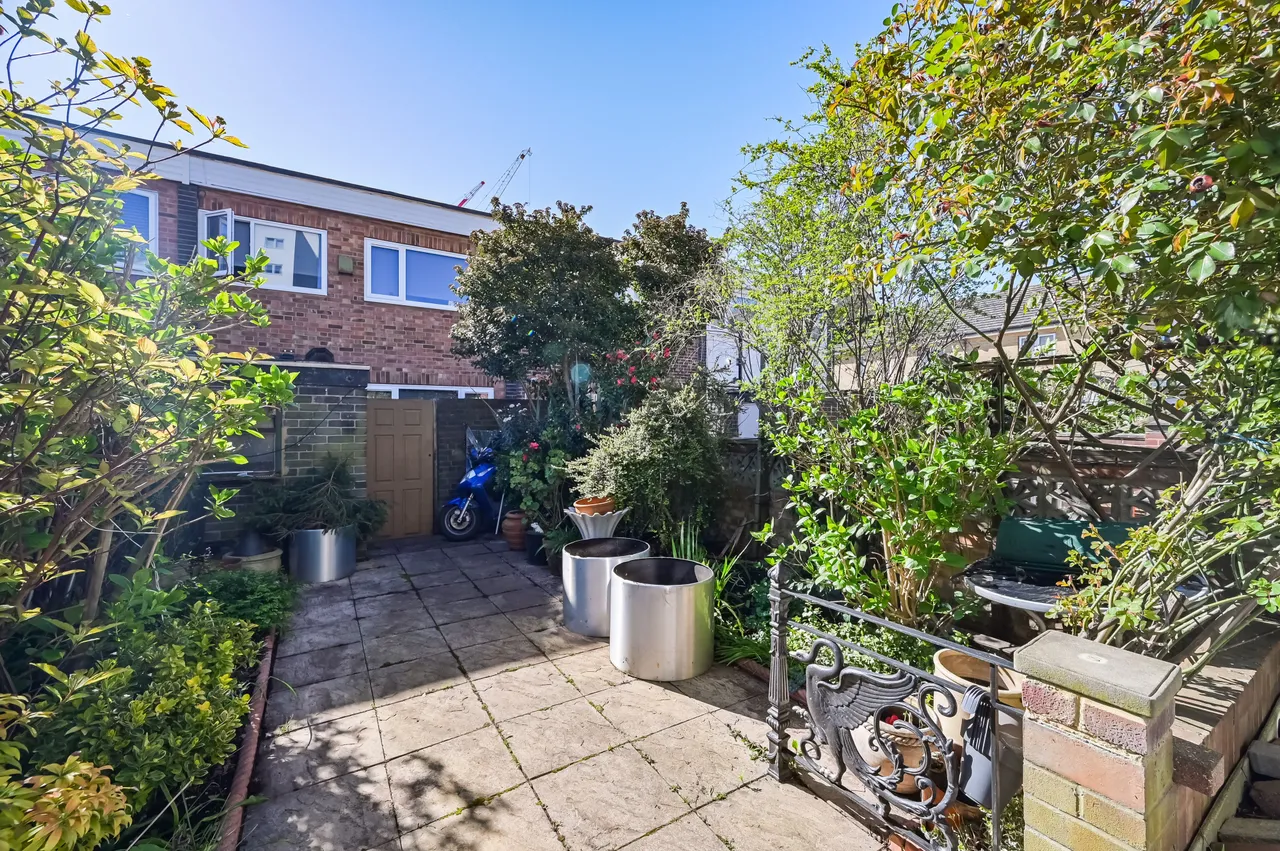 10 Swedenborg Gardens, London, photo 9