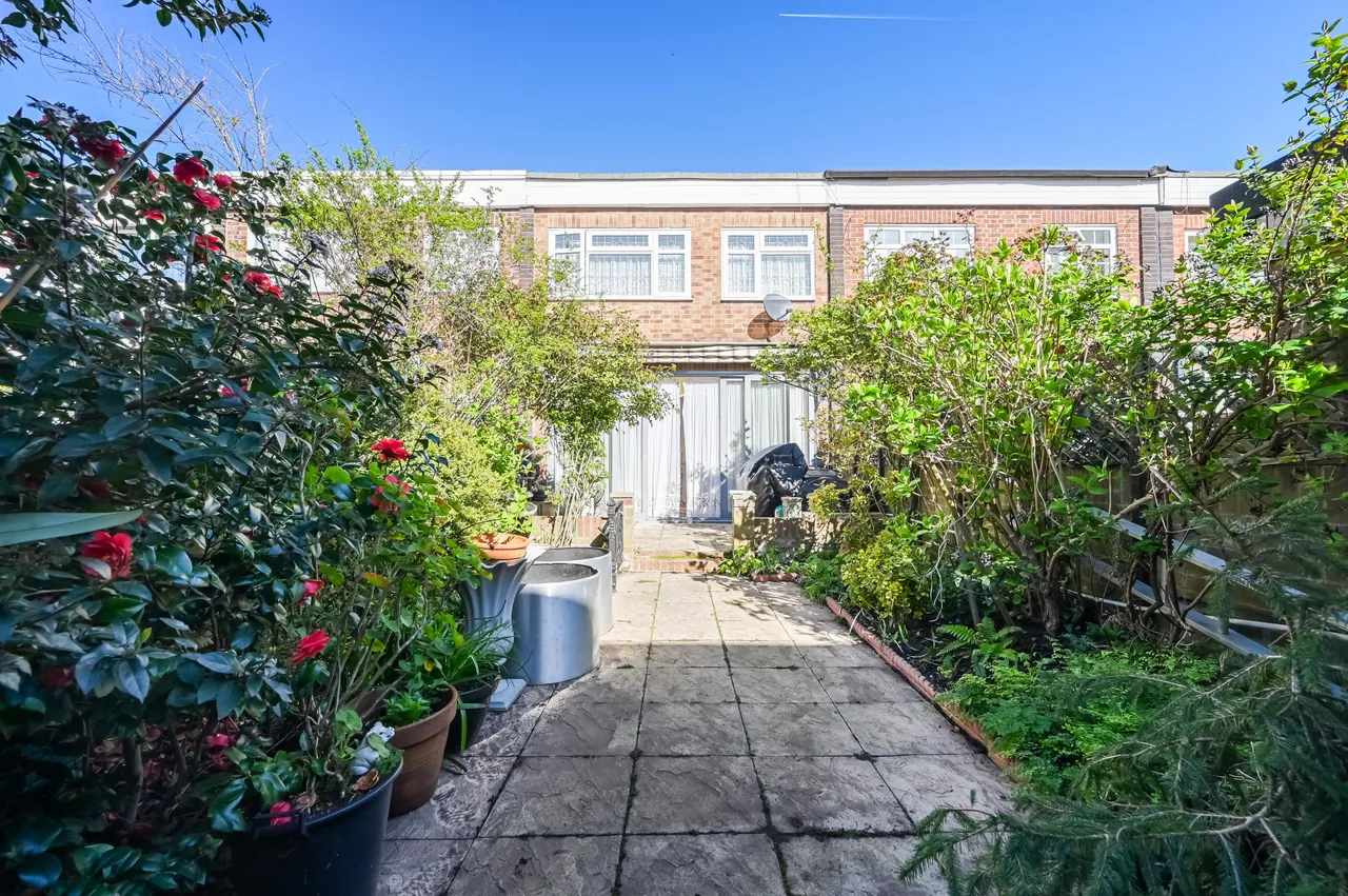 10 Swedenborg Gardens, London, photo 3