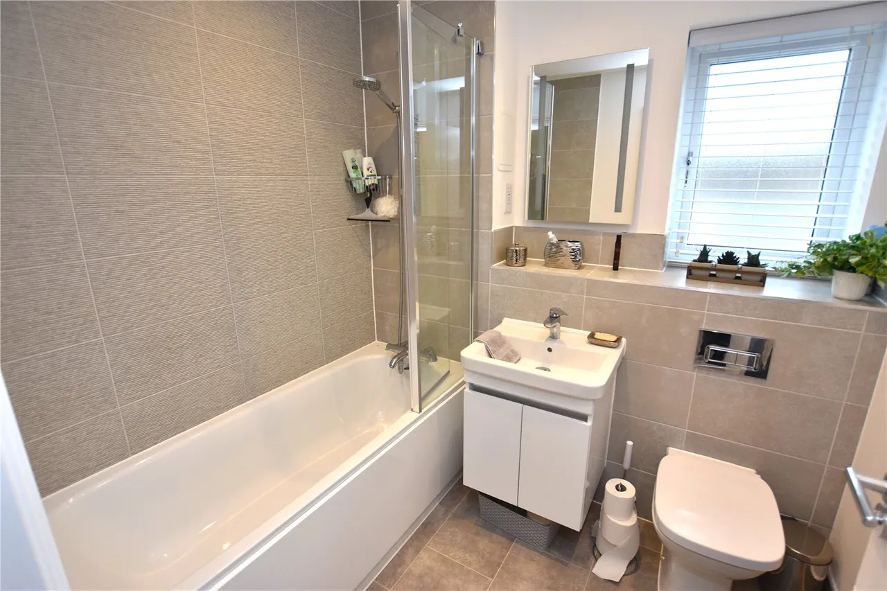 Nova Scotia Drive, Farnborough, Hampshire, GU14 0FR, photo 13