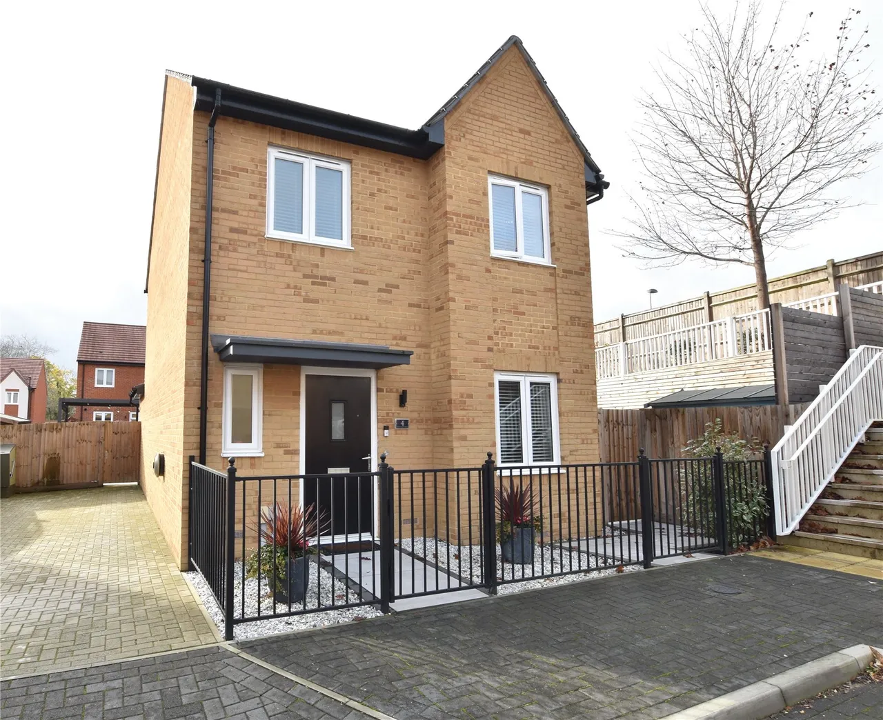 Nova Scotia Drive, Farnborough, Hampshire, GU14 0FR, photo 4