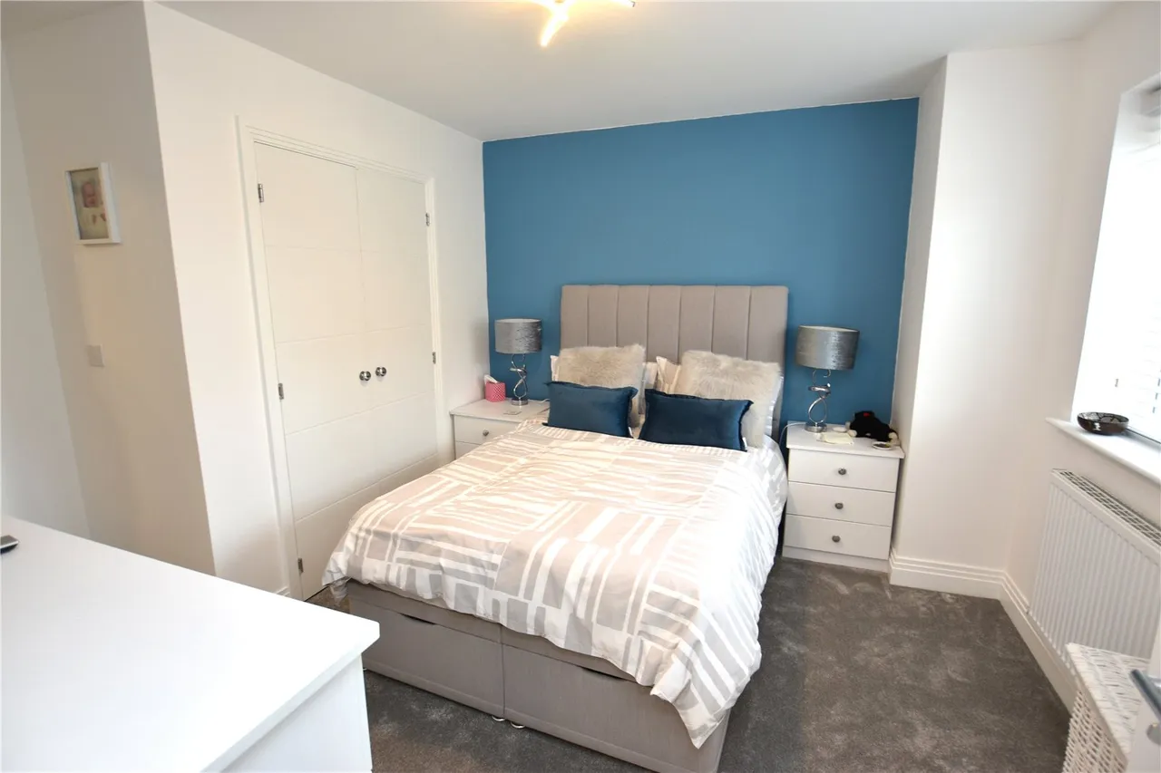 Nova Scotia Drive, Farnborough, Hampshire, GU14 0FR, photo 9