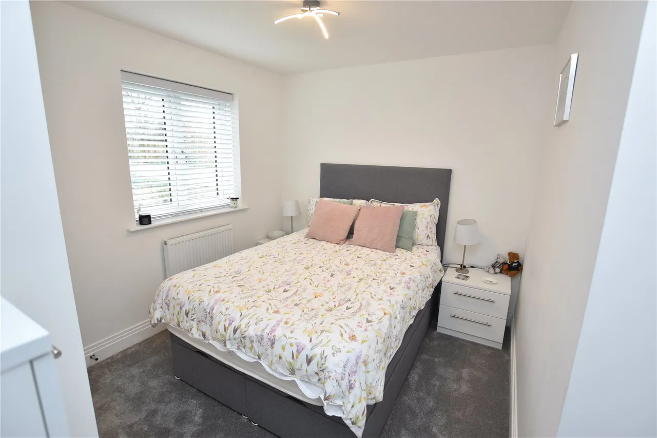 Nova Scotia Drive, Farnborough, Hampshire, GU14 0FR, photo 11