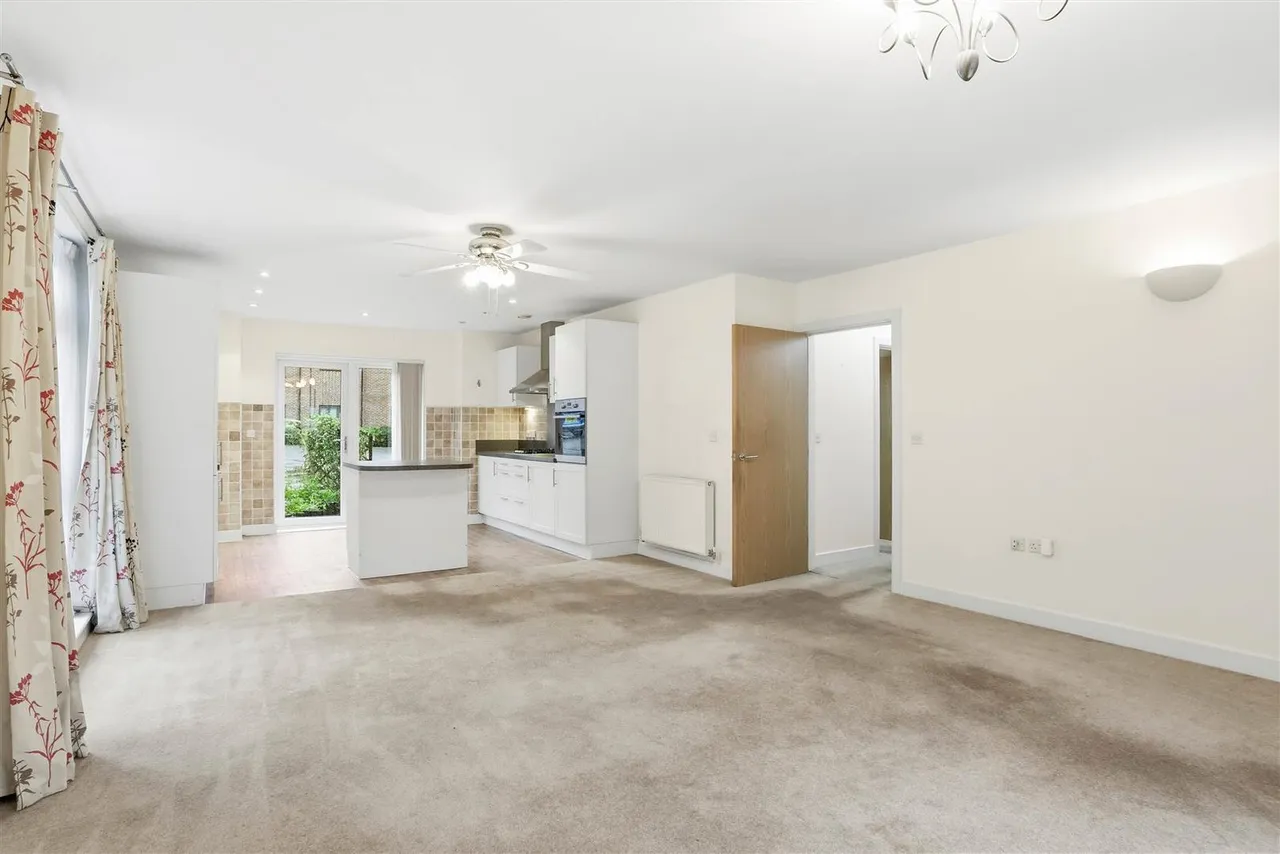 2 bed flat for sale, Killick Mews, Cheam, SM3
