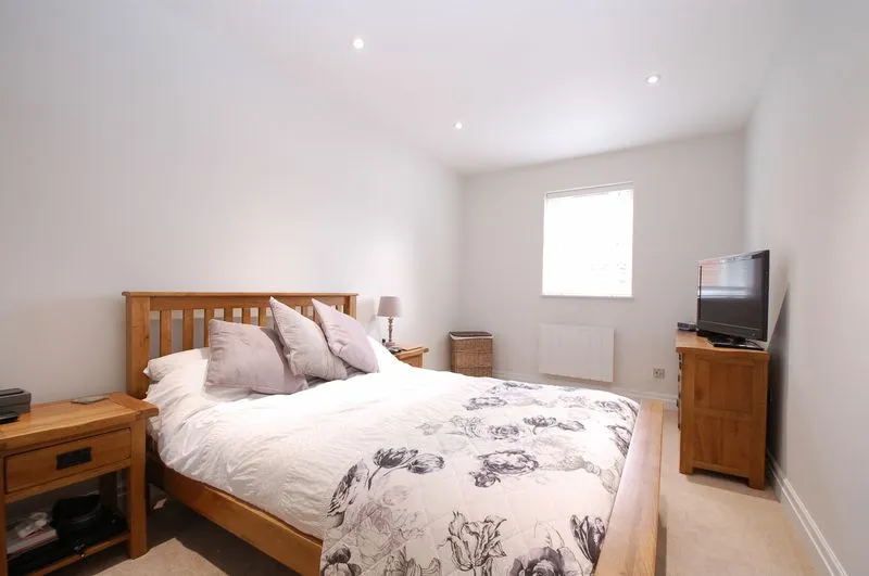 Windsor Street, Chertsey KT16 8AT, photo 4