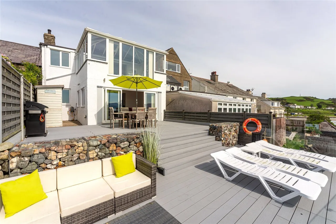 4 bed house for sale, Castle Street, Criccieth, LL52