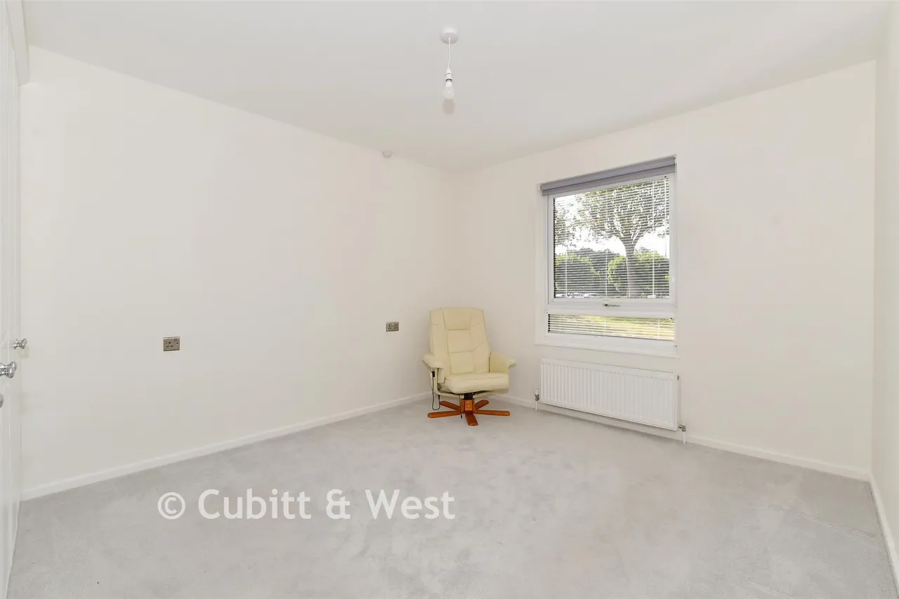 Ilford Court, Cranleigh, GU6, photo 10