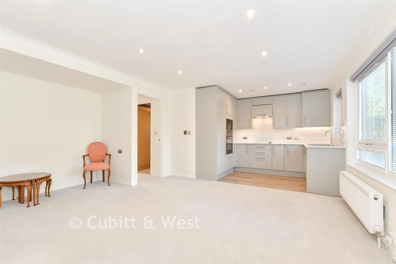 Ilford Court, Cranleigh, GU6, photo 4