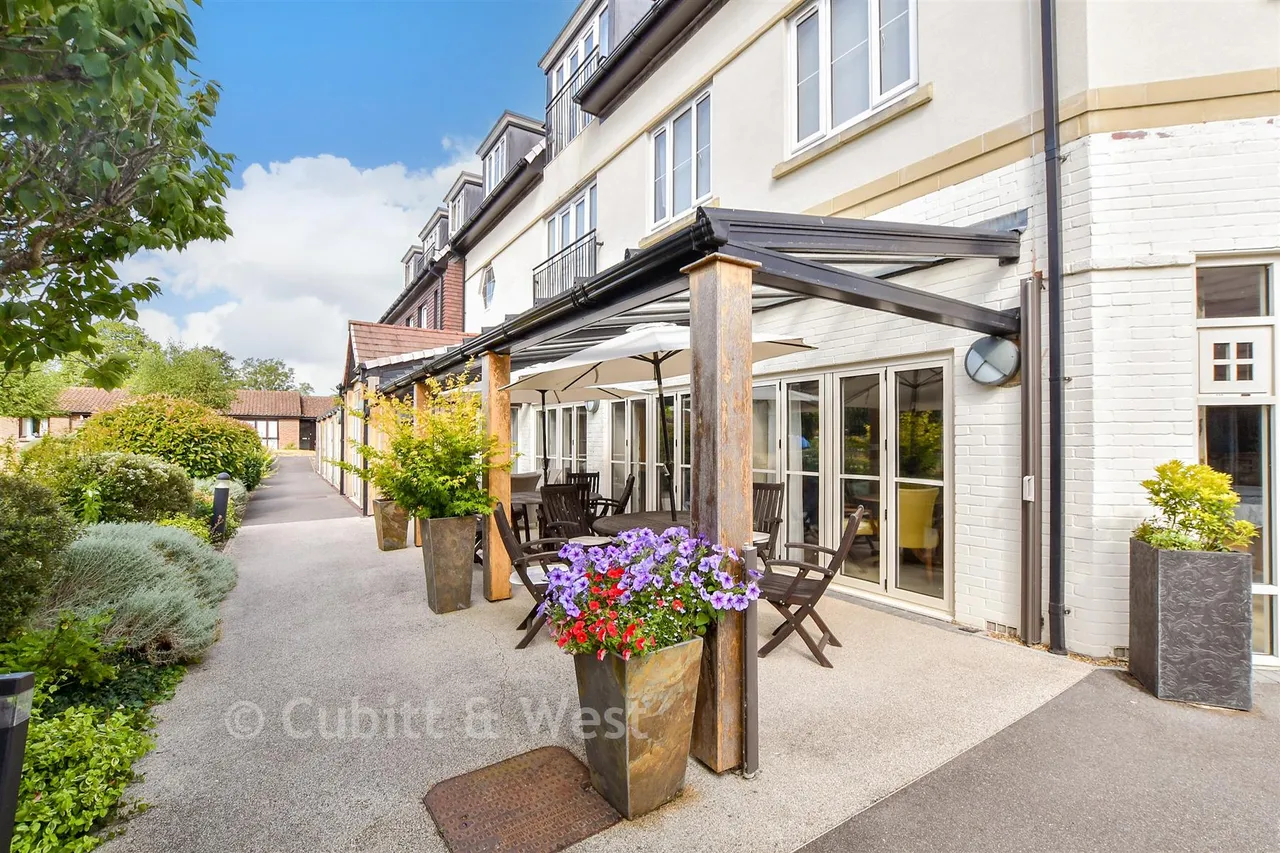 Ilford Court, Cranleigh, GU6, photo 14