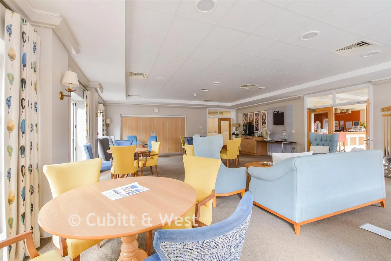 Ilford Court, Cranleigh, GU6, photo 13
