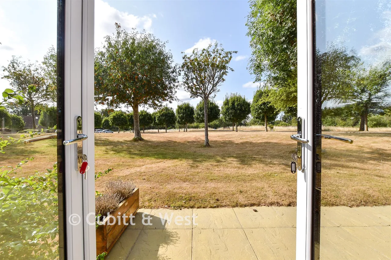 Ilford Court, Cranleigh, GU6, photo 3