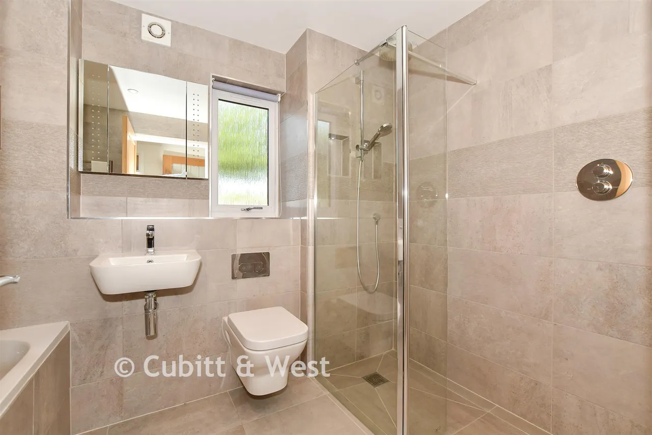 Ilford Court, Cranleigh, GU6, photo 12