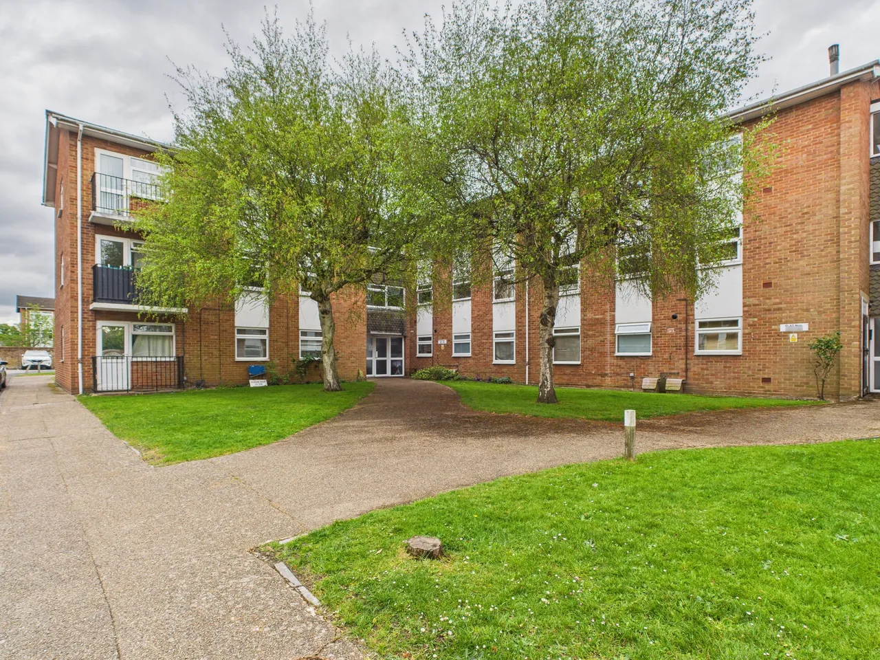 2 bed flat for sale — Valerie Court, Bath Road, Reading, Reading, RG1