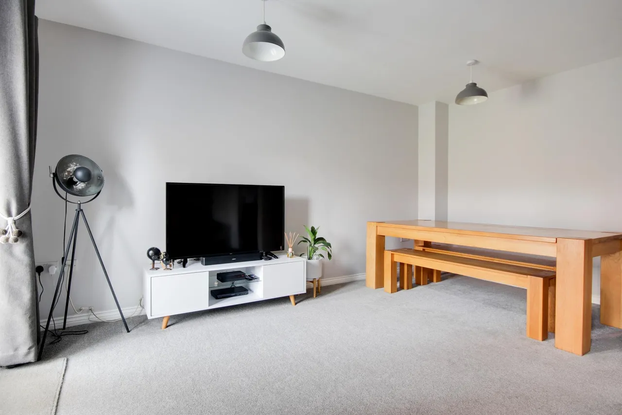 Halton Way, Kingsway, Gloucester, GL2, photo 2