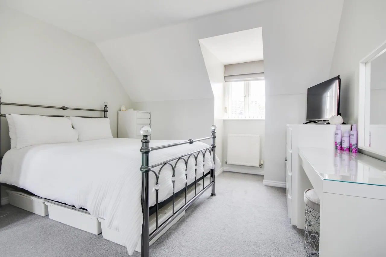 Halton Way, Kingsway, Gloucester, GL2, photo 8
