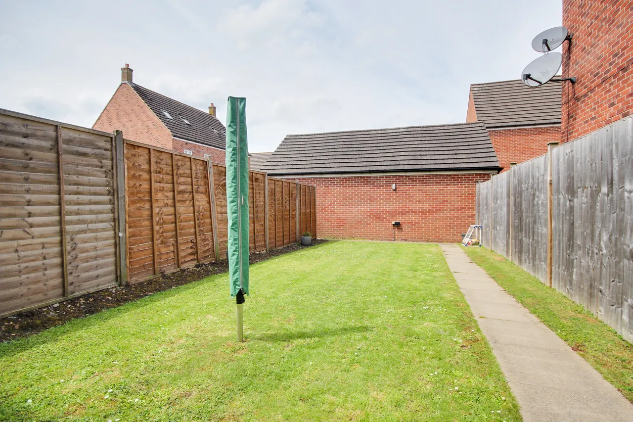 3 bed house to rent — Halton Way, Kingsway, Gloucester, GL2