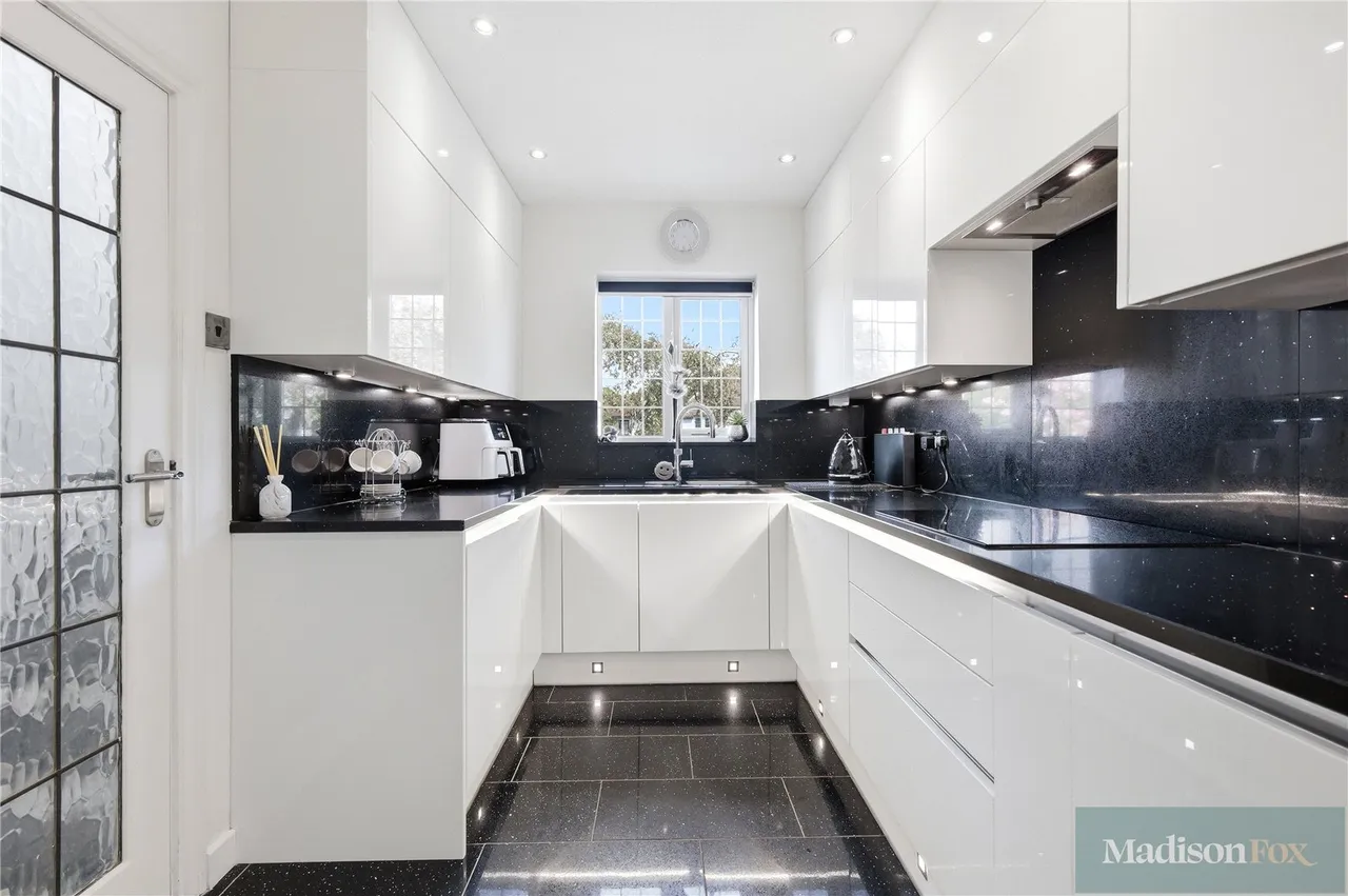 Mount Pleasant Road, Chigwell, IG7, photo 9