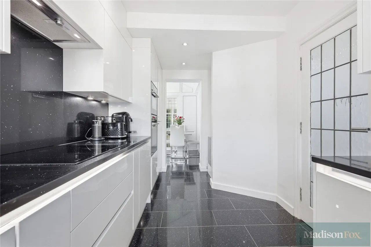 Mount Pleasant Road, Chigwell, IG7, photo 11
