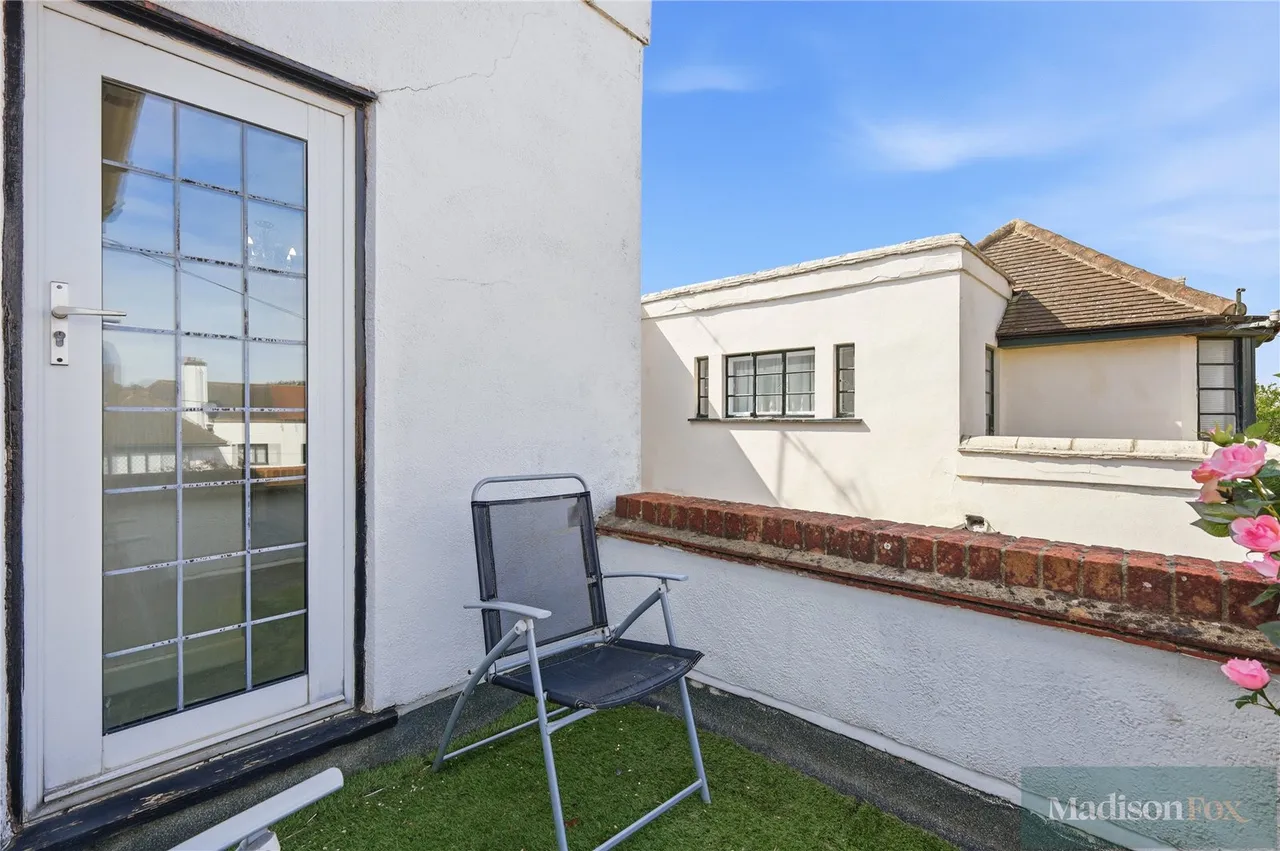 Mount Pleasant Road, Chigwell, IG7, photo 33