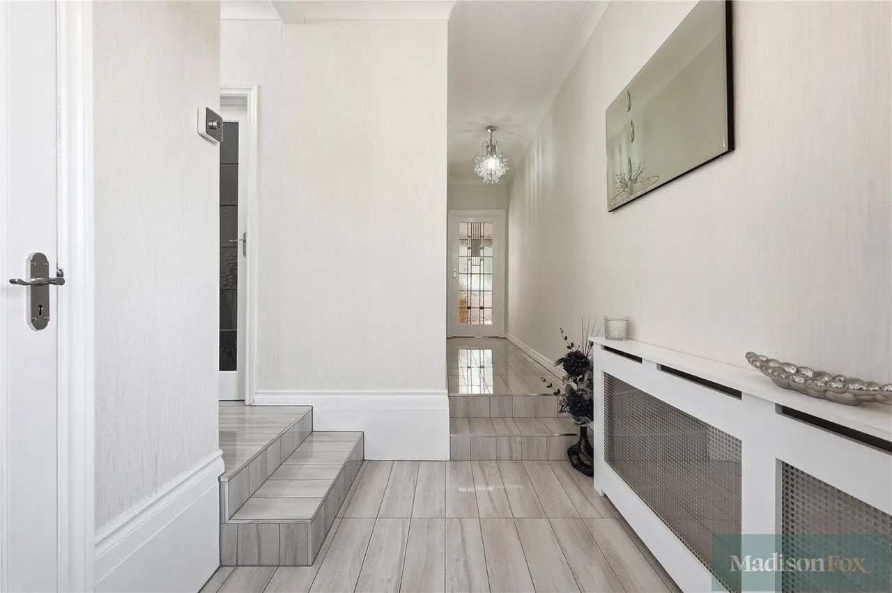 Mount Pleasant Road, Chigwell, IG7, photo 2