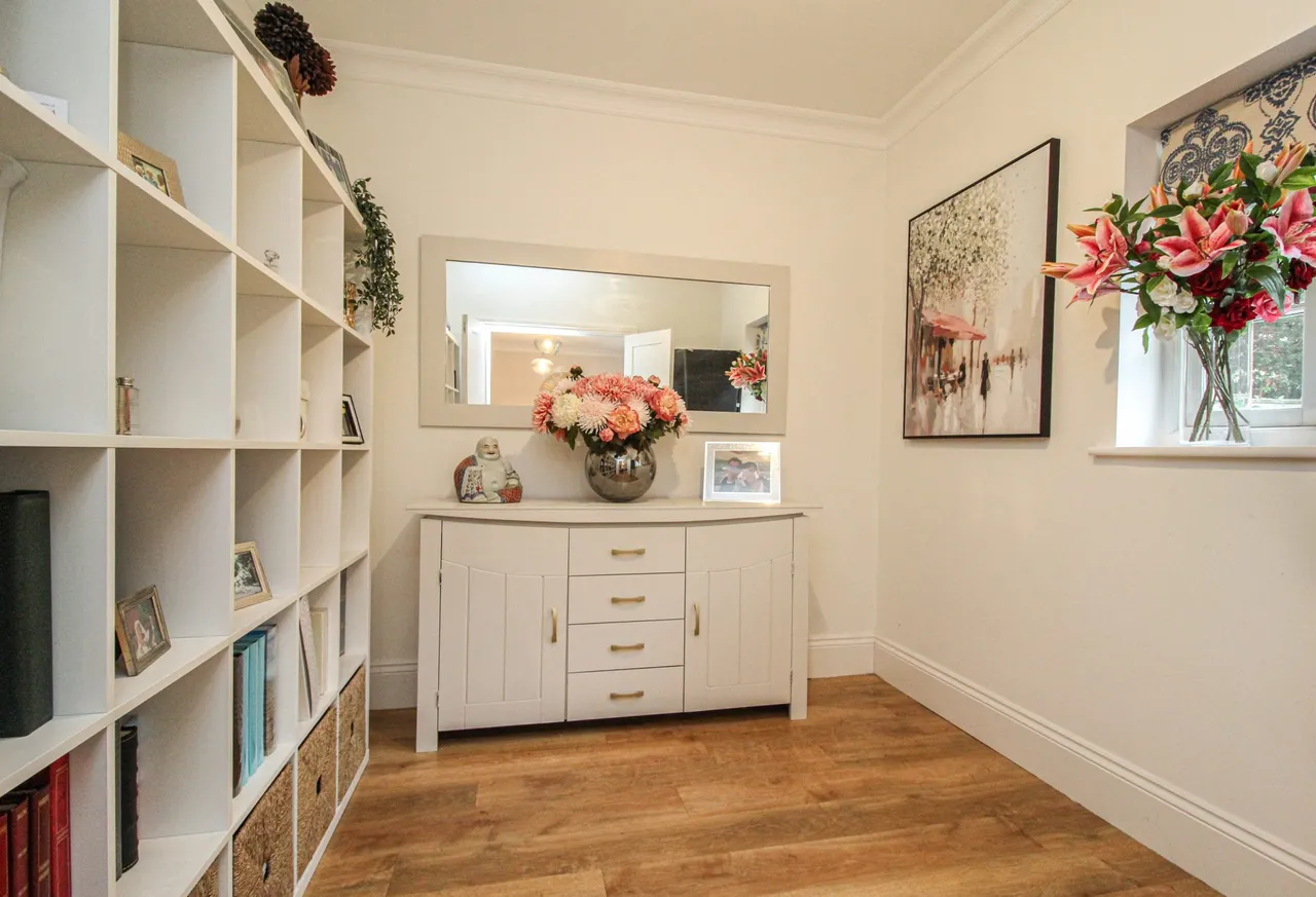 Royston Drive, Ewshot, GU10, photo 9