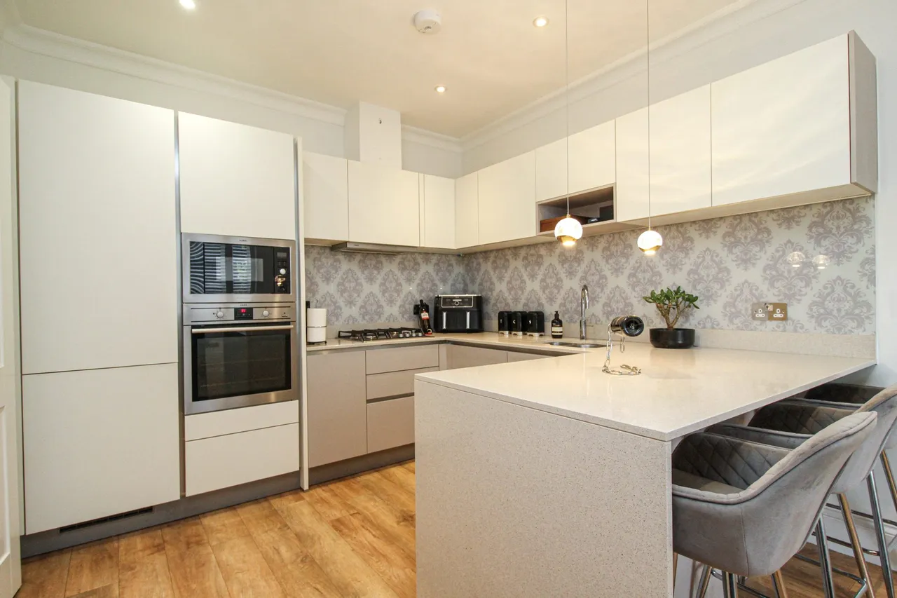 Royston Drive, Ewshot, GU10, photo 4