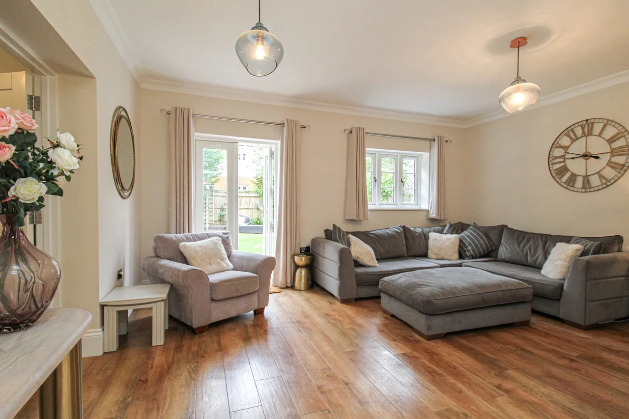 Royston Drive, Ewshot, GU10, photo 8