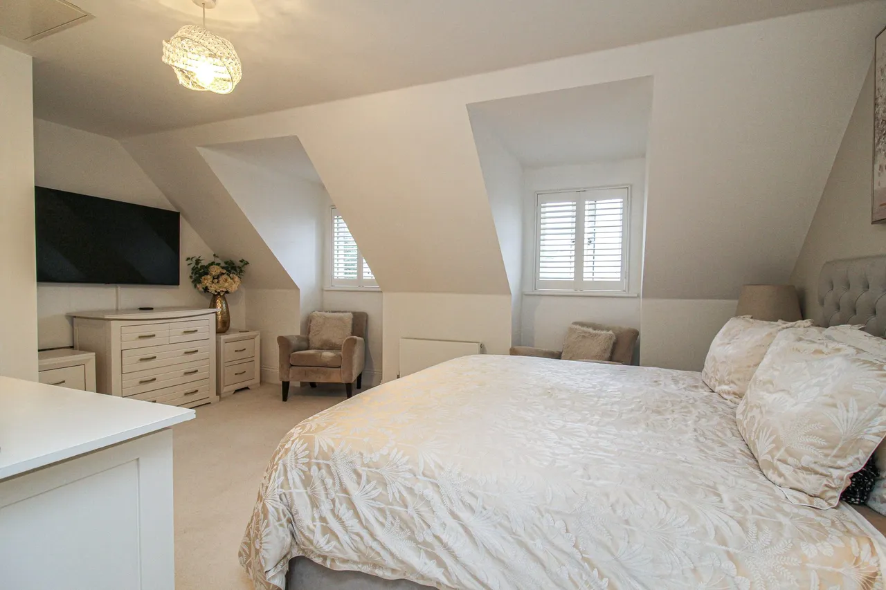 Royston Drive, Ewshot, GU10, photo 11
