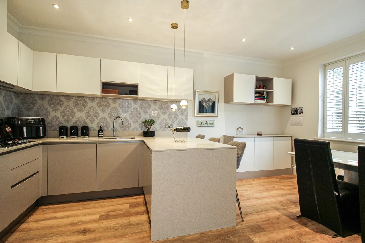Royston Drive, Ewshot, GU10, photo 5