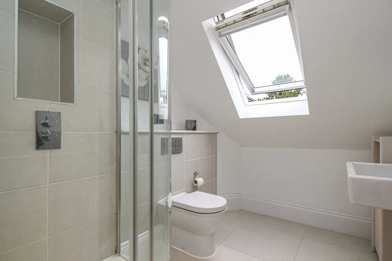 Royston Drive, Ewshot, GU10, photo 13
