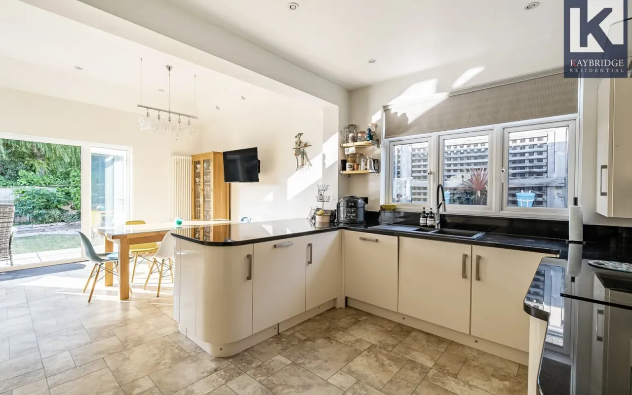 Mavis Avenue, Epsom, KT19, photo 11
