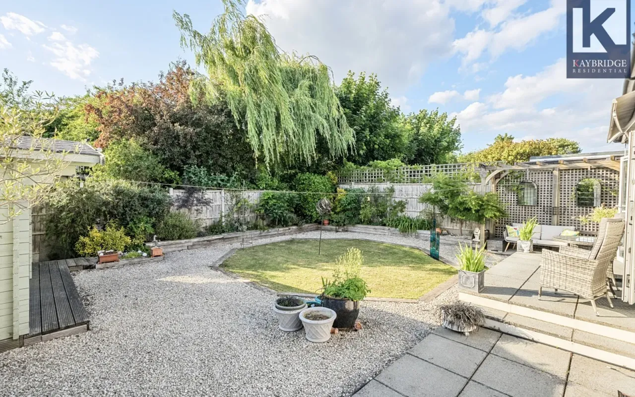 4 bed house for sale — Mavis Avenue, Epsom, KT19