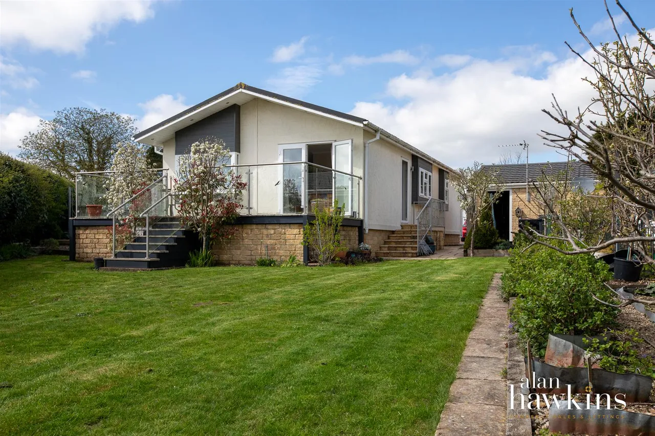 2 bed park home for sale, Lillybrook Estate, Lyneham