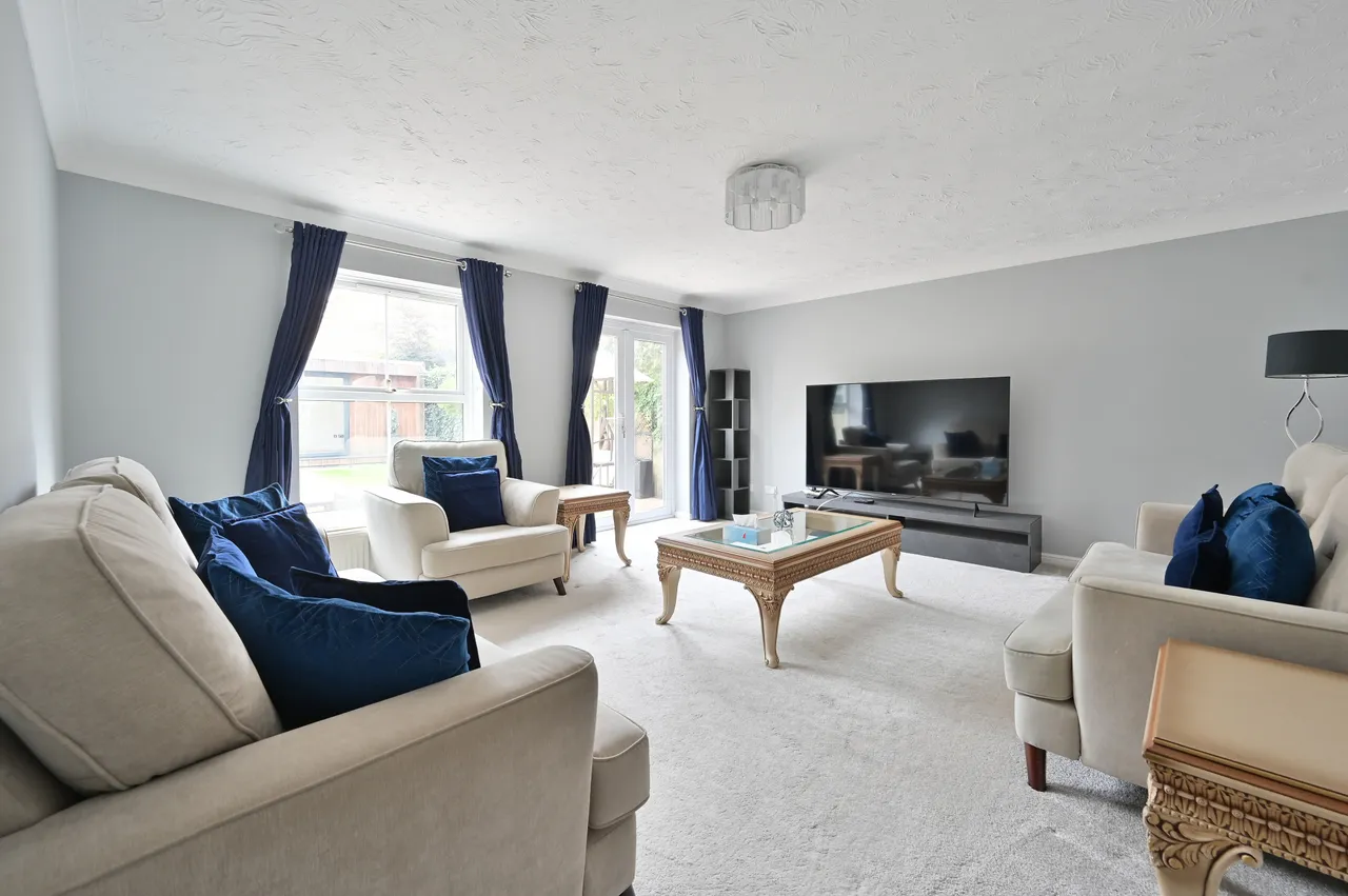 Carpenders Park, WD19, photo 2