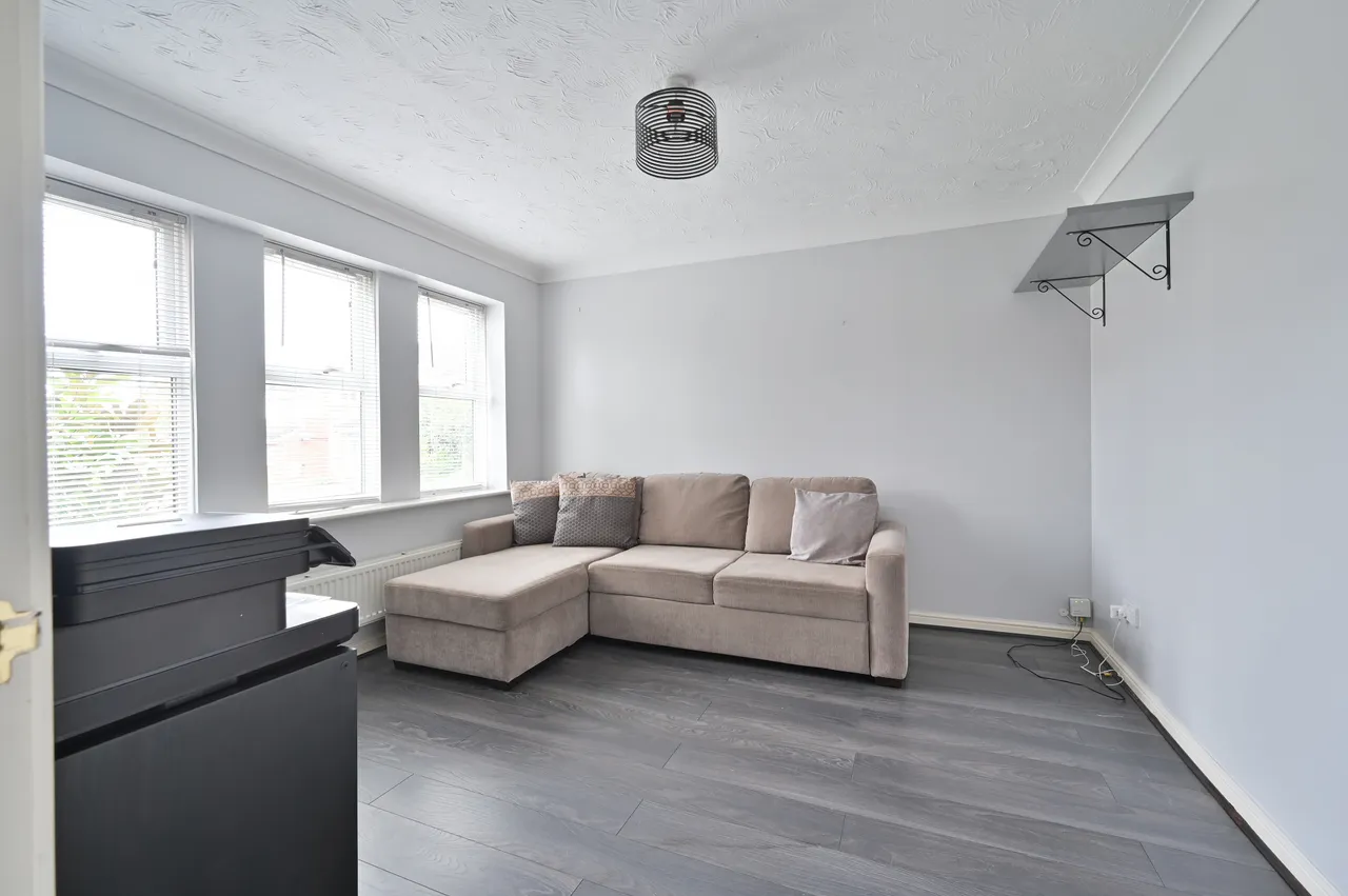 Carpenders Park, WD19, photo 17