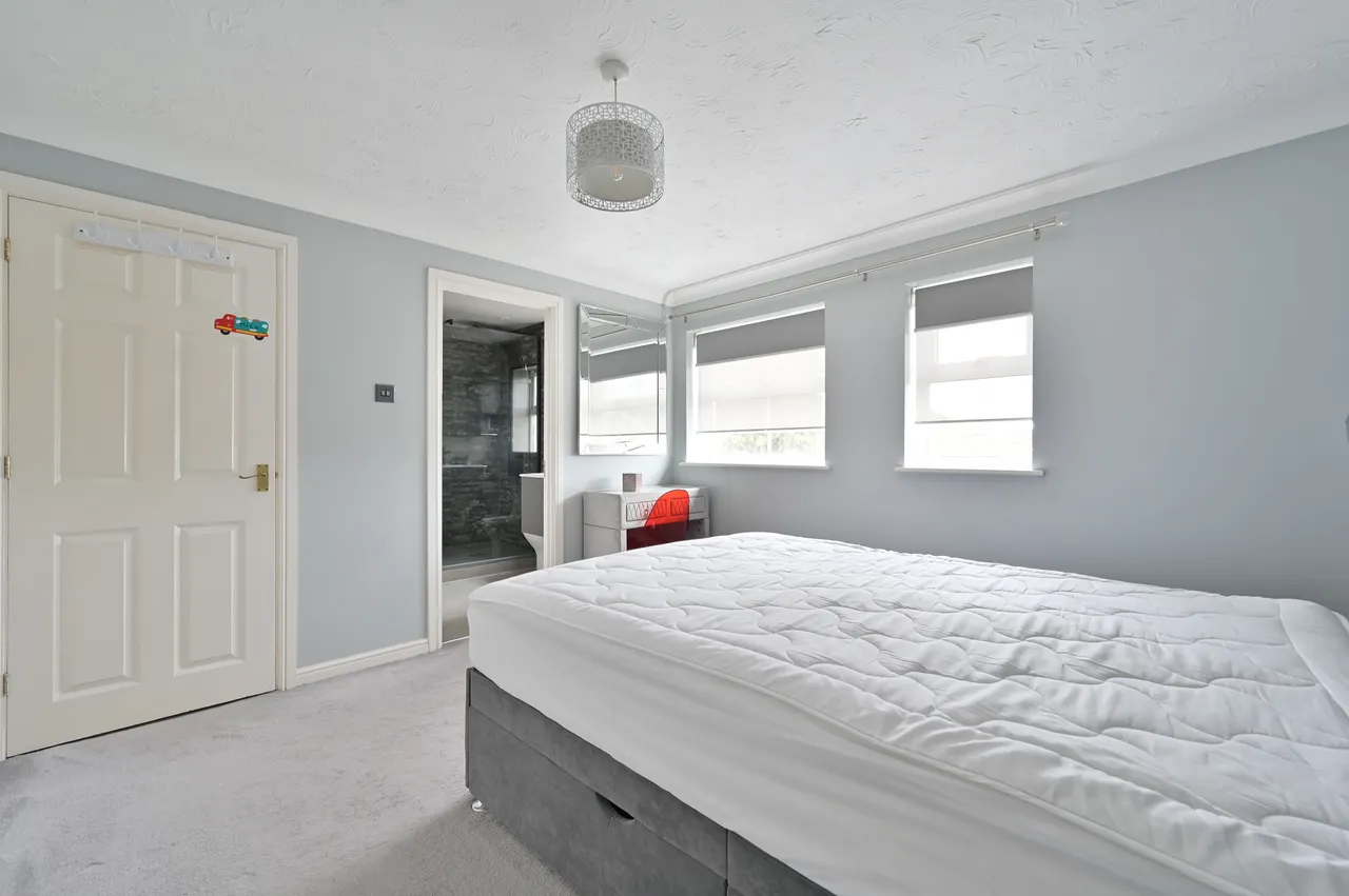 Carpenders Park, WD19, photo 9
