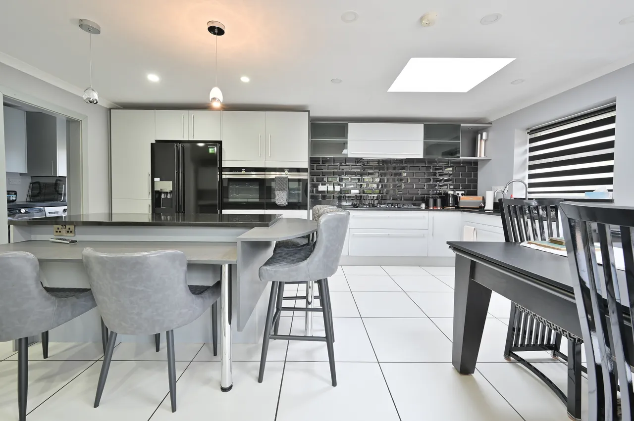 Carpenders Park, WD19, photo 13