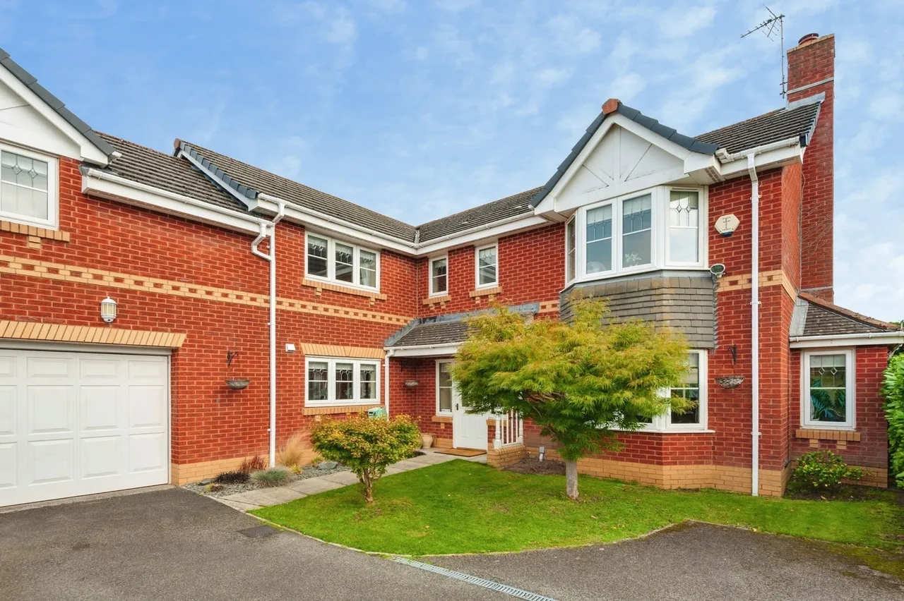 6 bed house for sale, Fox Bank Close, Widnes, WA8