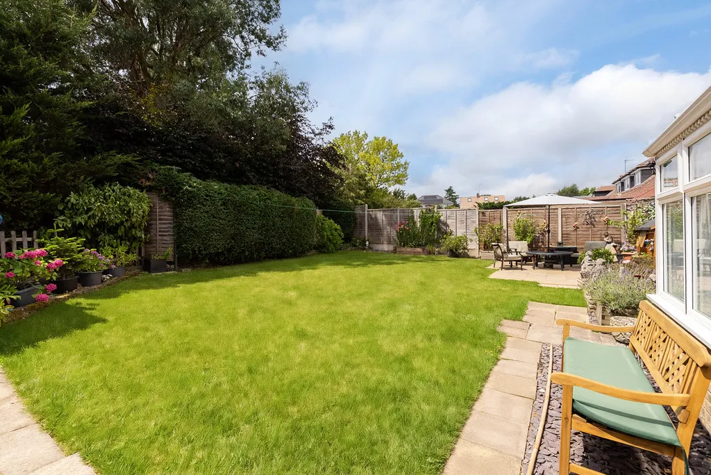 Adlers Lane, Westhumble, RH5, photo 3