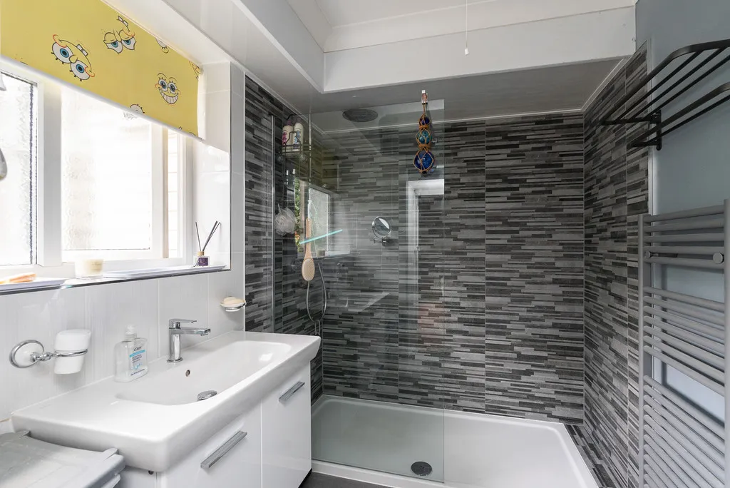 Adlers Lane, Westhumble, RH5, photo 10