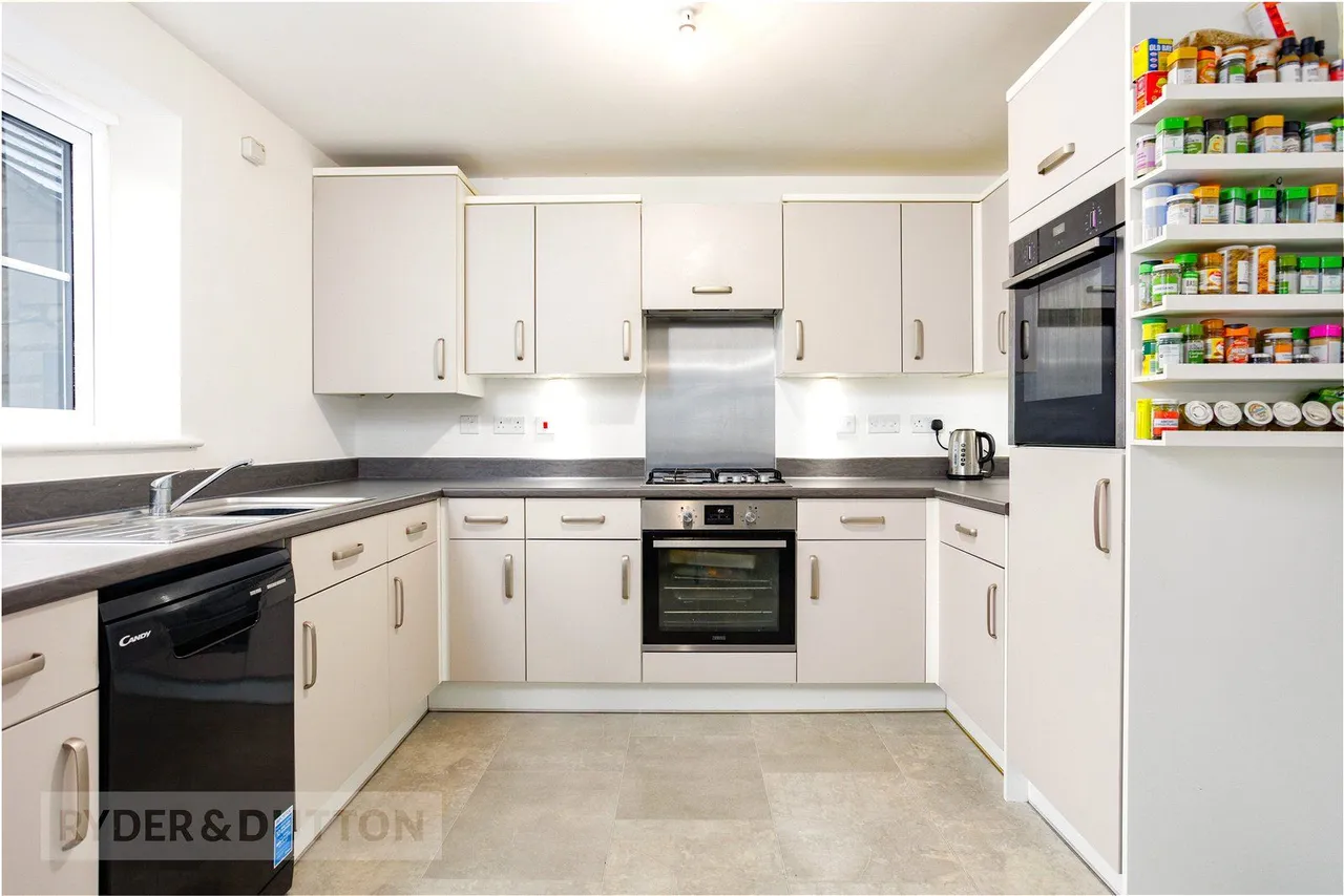 Hawthorn Drive, Glossop, SK13, photo 9