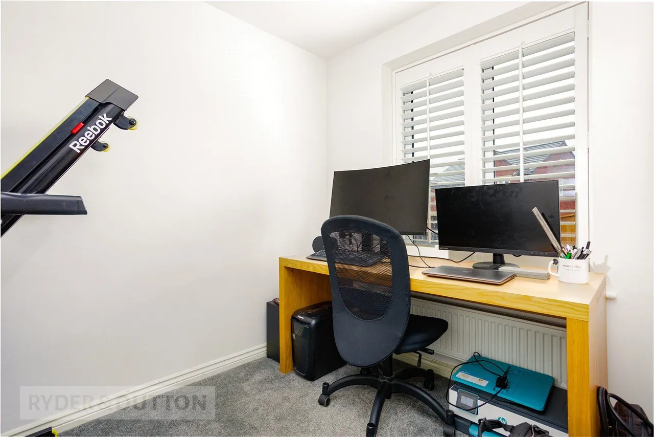 Hawthorn Drive, Glossop, SK13, photo 4