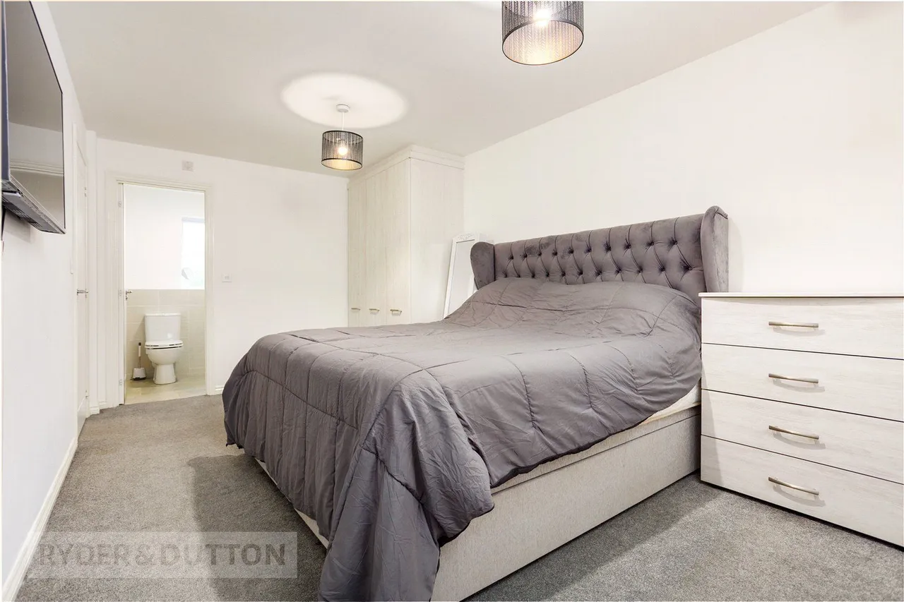 Hawthorn Drive, Glossop, SK13, photo 13