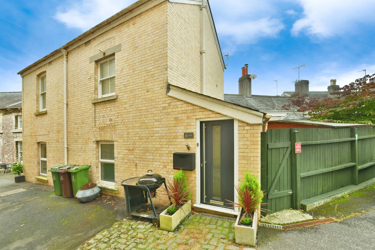 1 bed flat for sale — The Square, Stonehouse, Plymouth