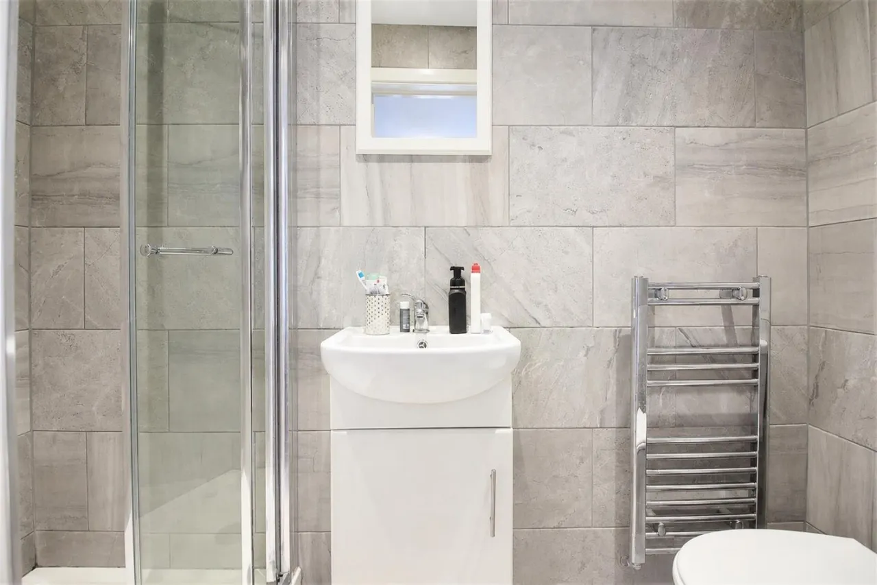 bed House, Detached For SaleThe Island, UB7, photo 16