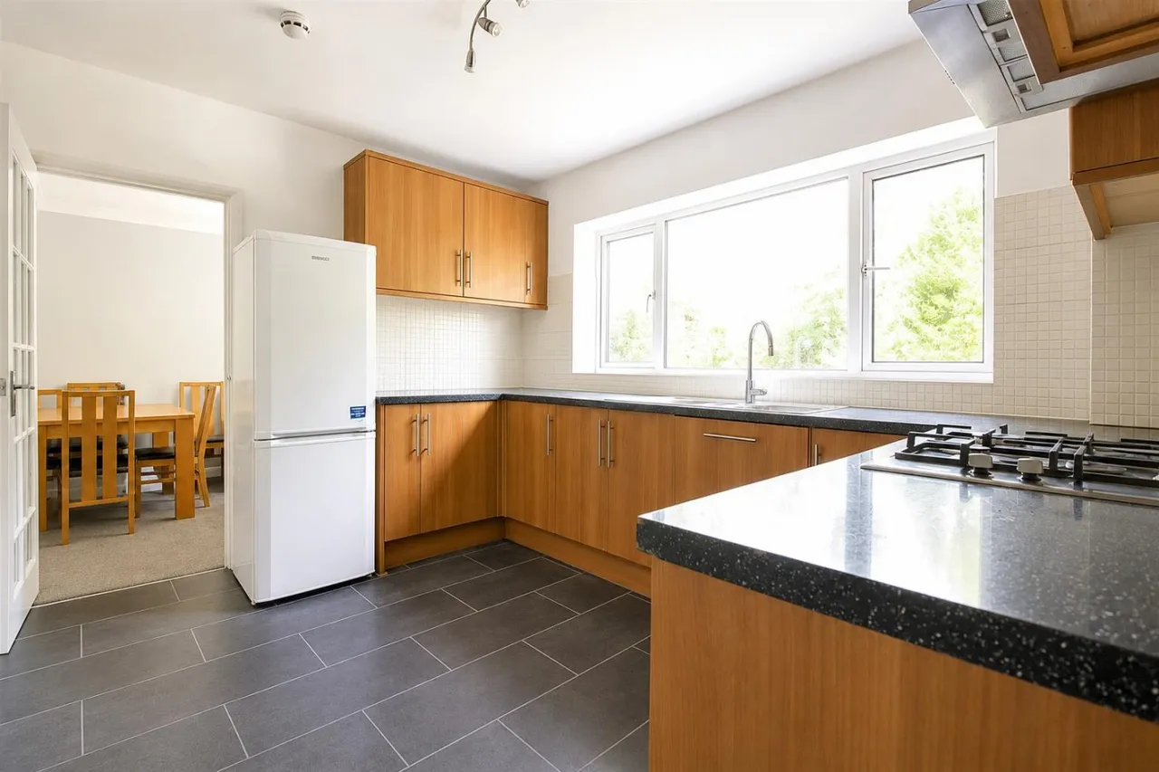 bed House, Detached For SaleThe Island, UB7, photo 3
