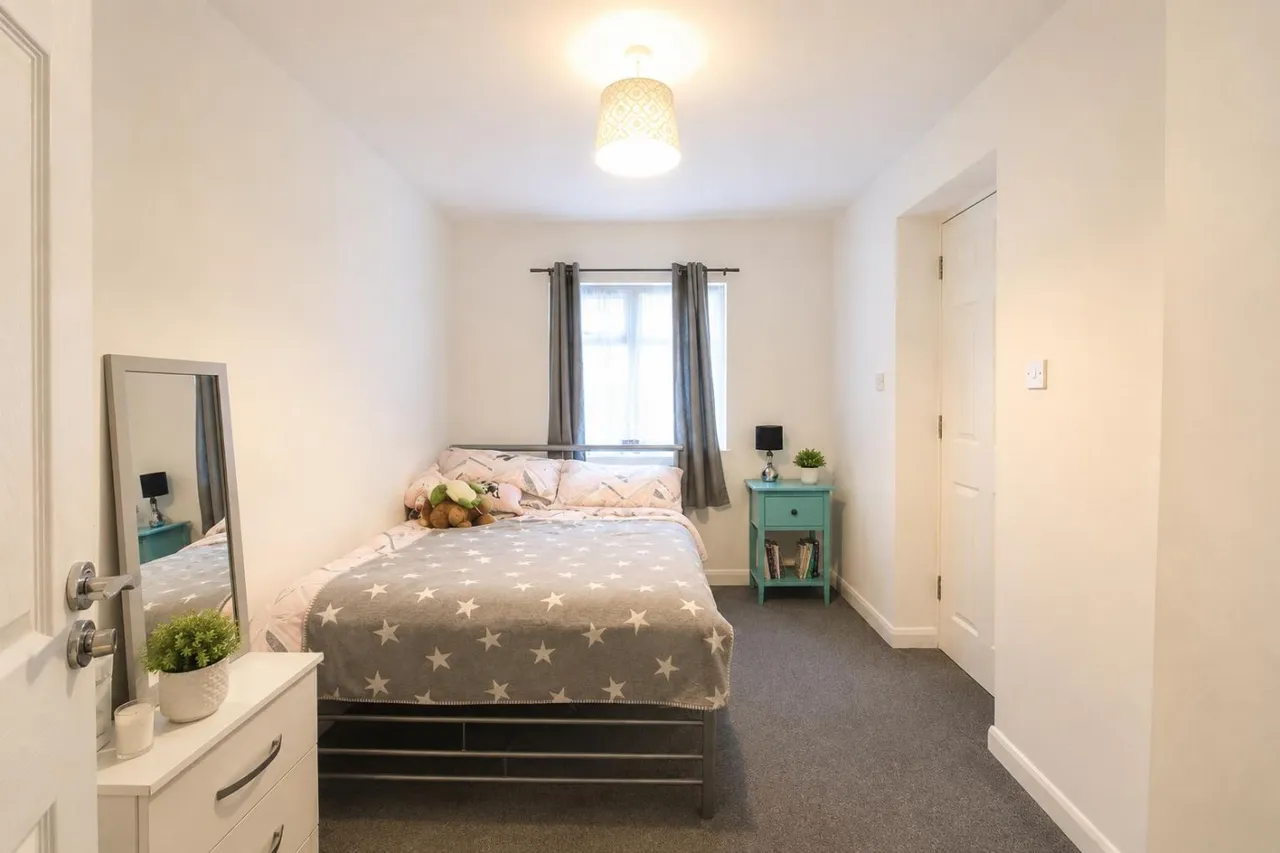 bed House, Detached For SaleThe Island, UB7, photo 14
