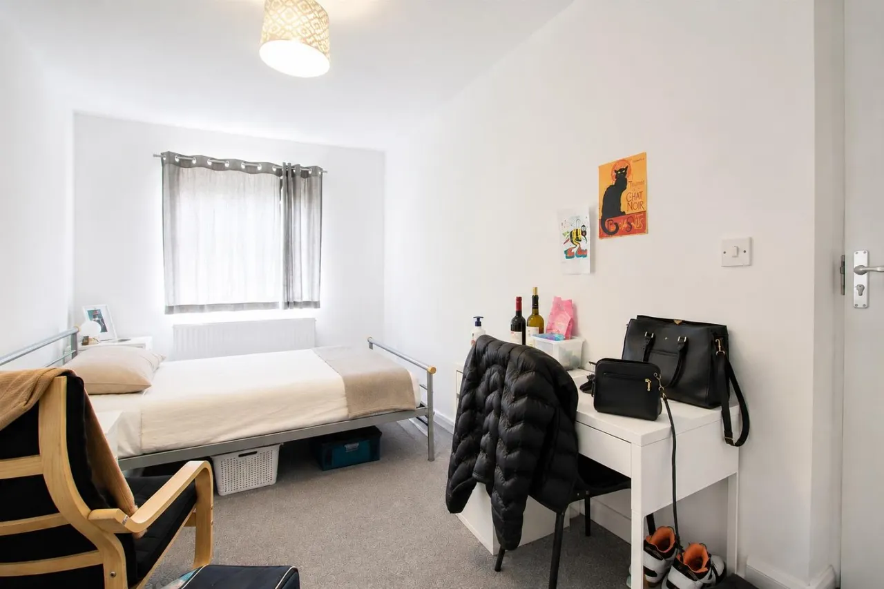 bed House, Detached For SaleThe Island, UB7, photo 17
