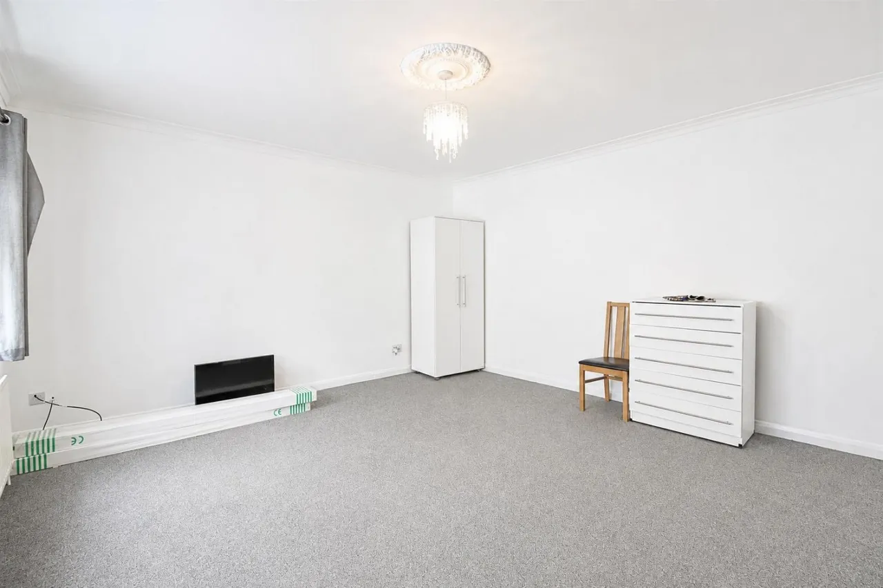 bed House, Detached For SaleThe Island, UB7, photo 10
