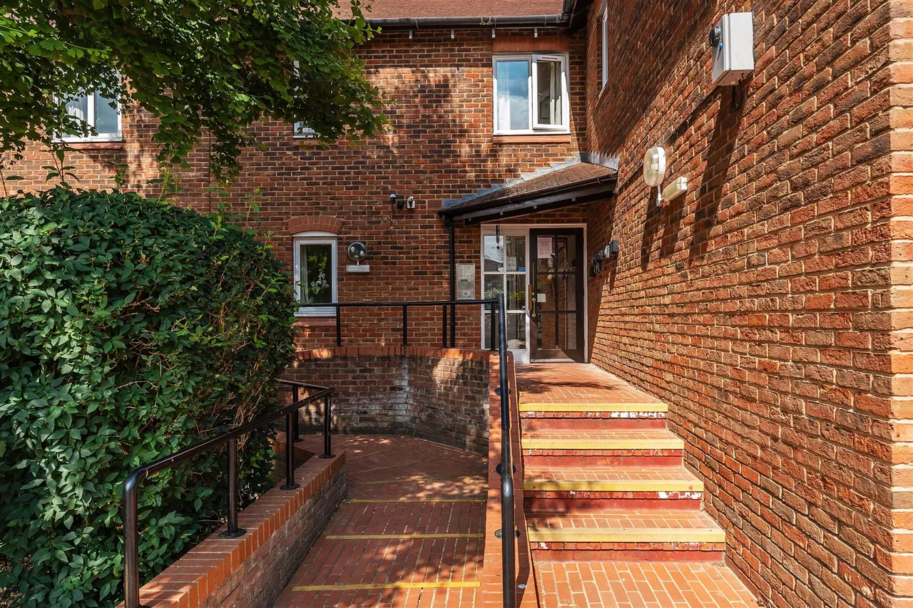 Belmont Road, Leatherhead, KT22, photo 11